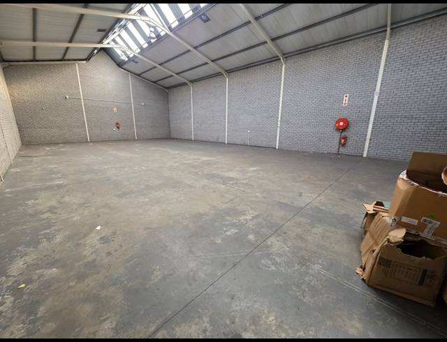 450M² WAREHOUSE TO LET IN MARCONI BEAM INDUSTRIA